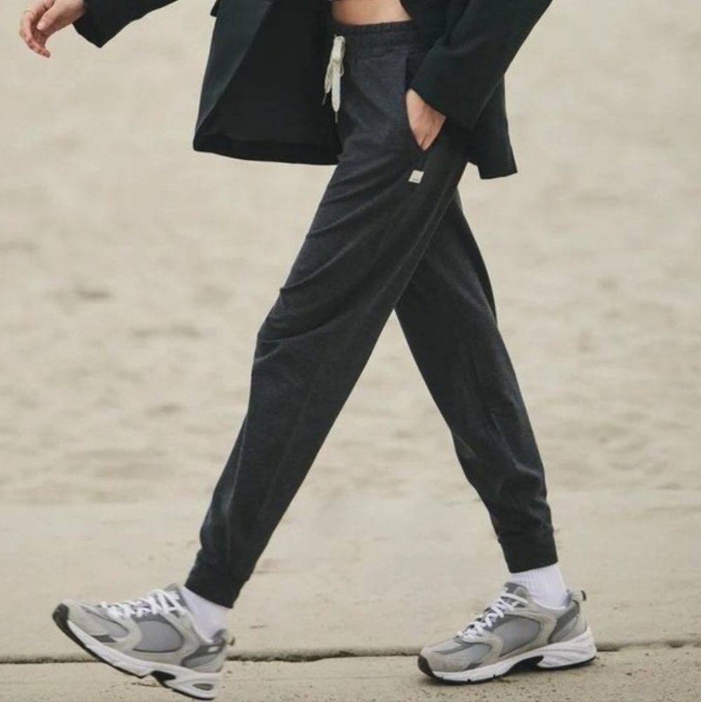 Vuori Performance Dreamknit Jogger Size L in Charcoal Heather - Picture 6 of 15